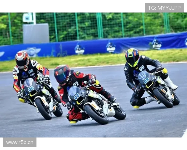 重温摩托车传奇赛事回顾见证速度激情与赛场辉煌瞬间